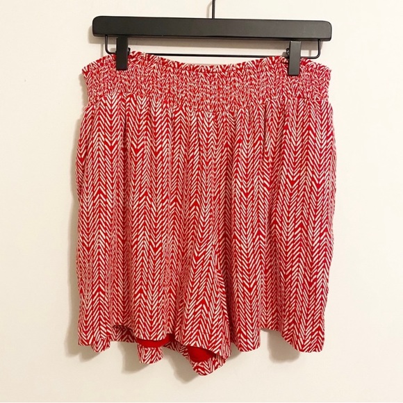 Knox Rose Chevron Geometric Print Mid Rise Flowy Smocked Shorts Red White Large - Picture 1 of 4